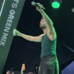 Pedro Sampaio chega de jet ski, surpreende público na Barra e anuncia O Kannalha na Torre Beats