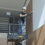 Com mais de 30 anos na marcenaria, artesão ressignifica materiais e cria móveis com história